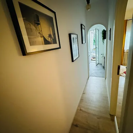 Zentrale Mit Balkon דירה *